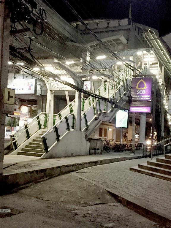 Need Sleep Hostel Bangkok Esterno foto