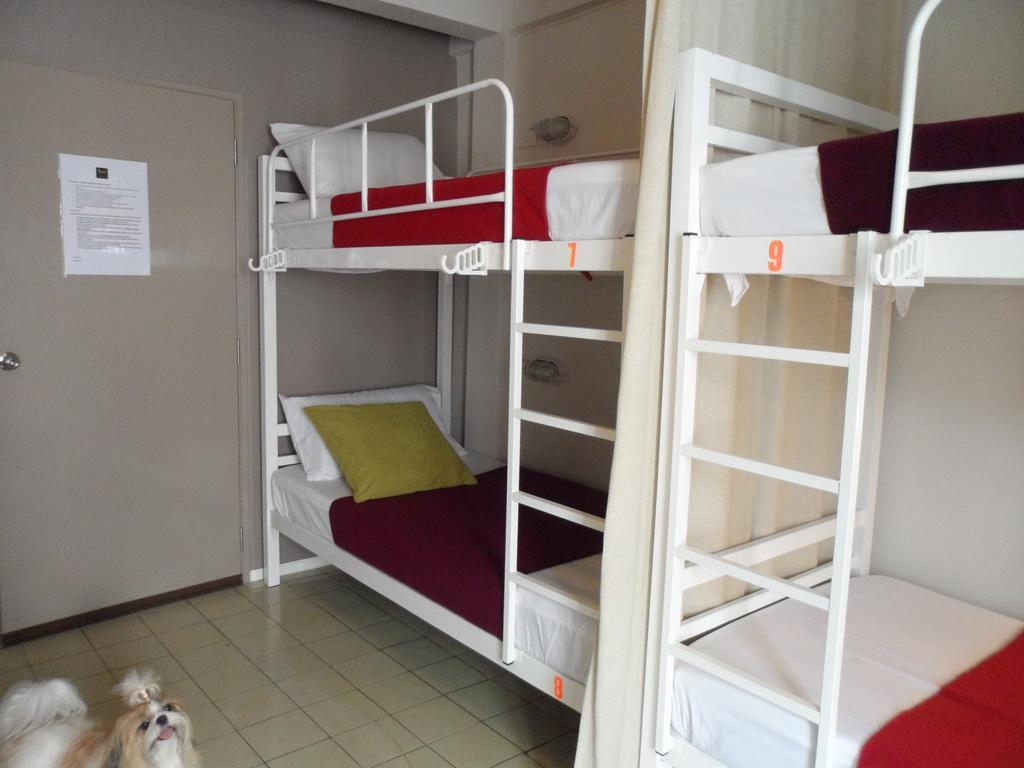 Need Sleep Hostel Bangkok Esterno foto