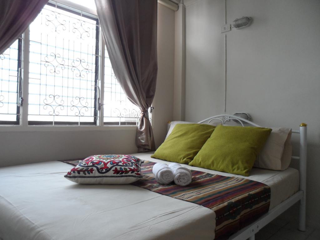 Need Sleep Hostel Bangkok Esterno foto