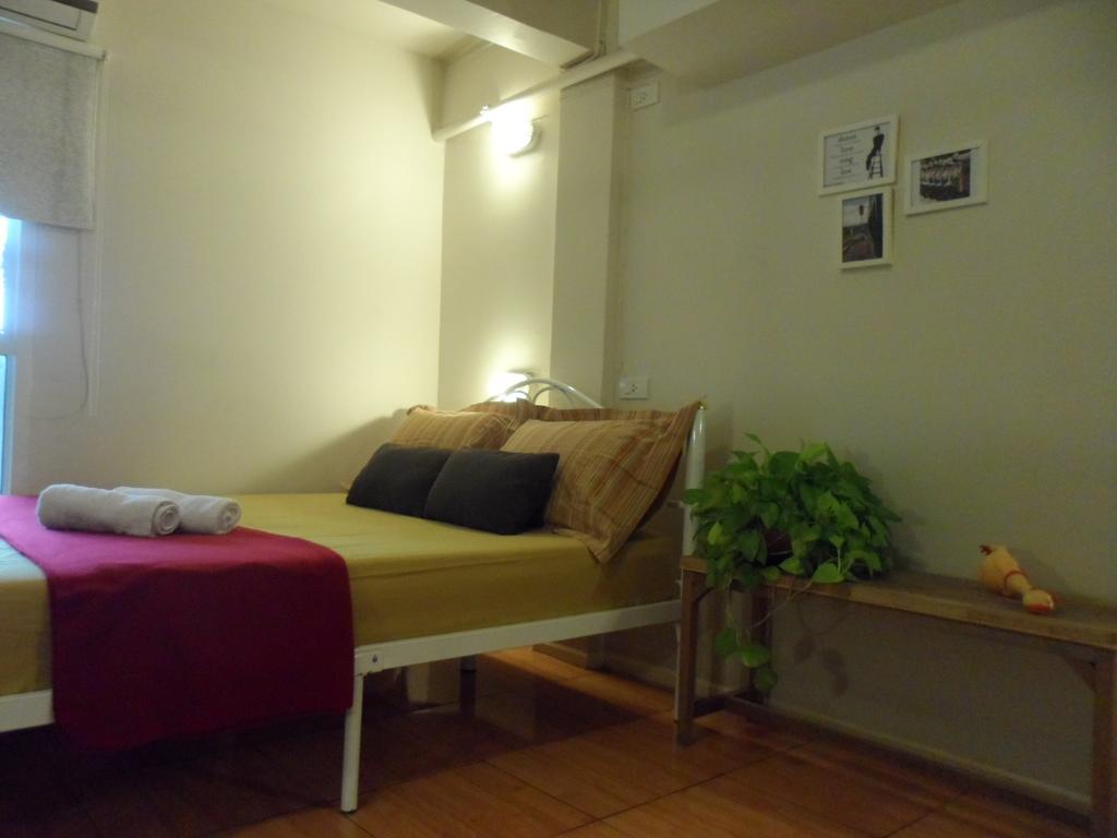 Need Sleep Hostel Bangkok Esterno foto