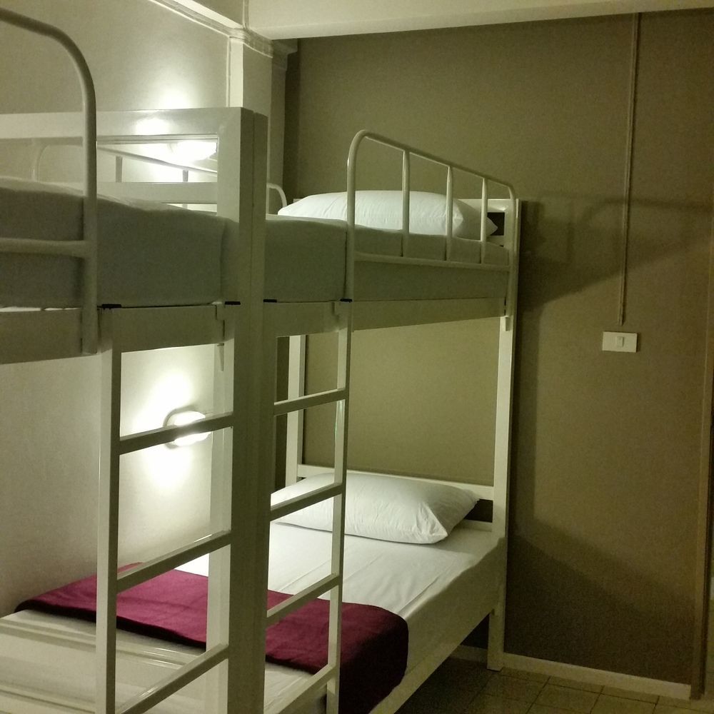 Need Sleep Hostel Bangkok Esterno foto