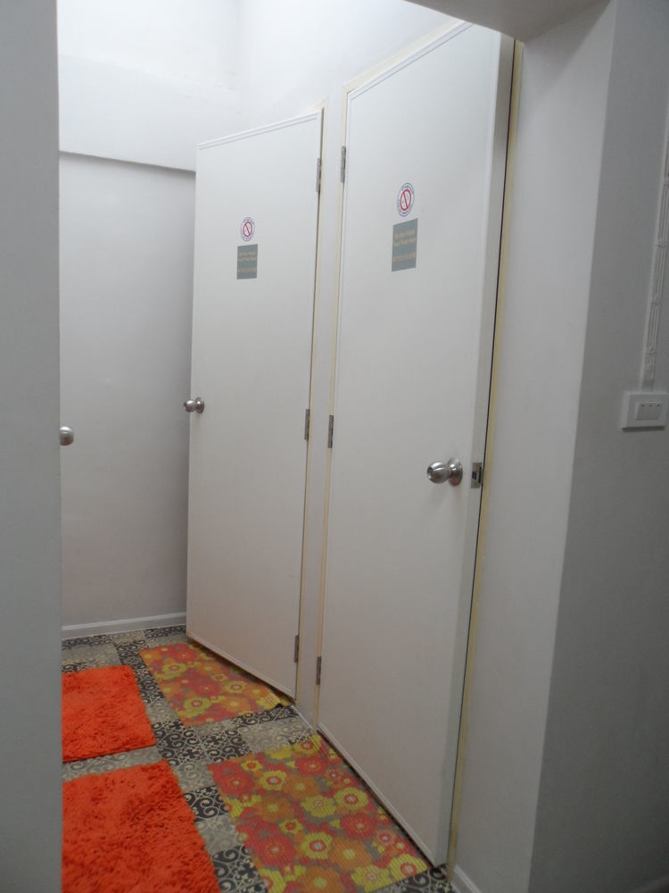 Need Sleep Hostel Bangkok Esterno foto