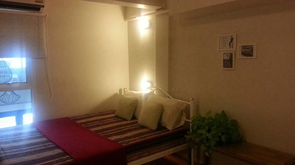 Need Sleep Hostel Bangkok Esterno foto