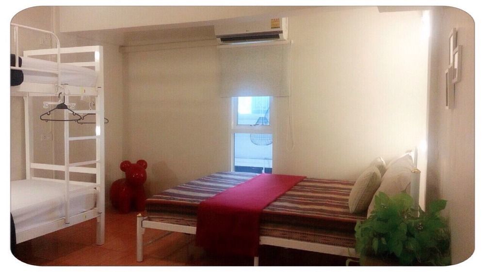 Need Sleep Hostel Bangkok Esterno foto
