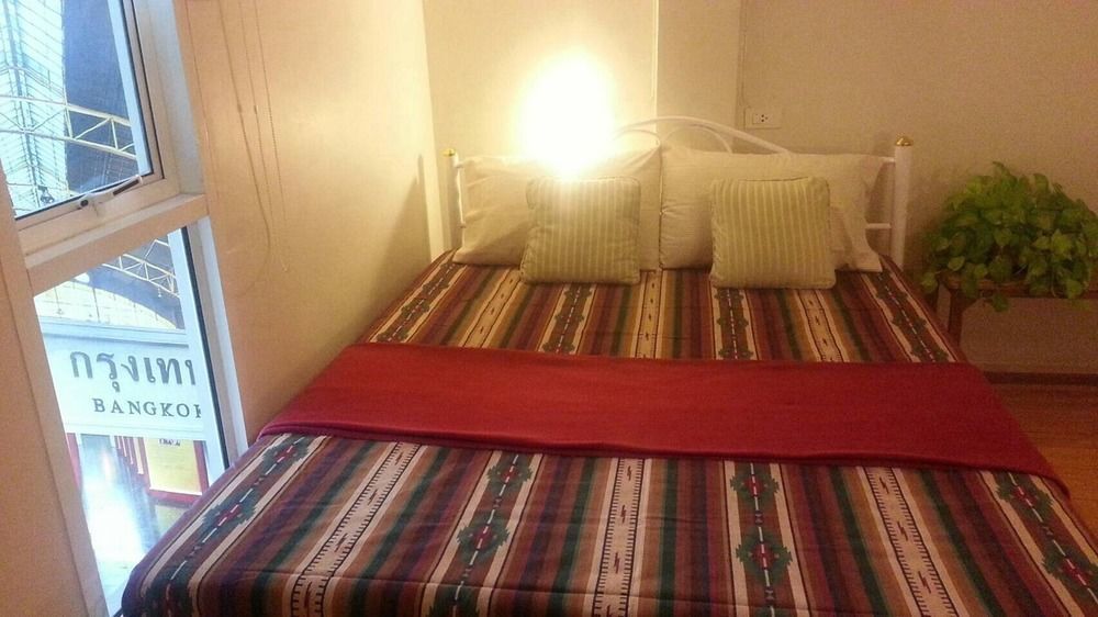 Need Sleep Hostel Bangkok Esterno foto