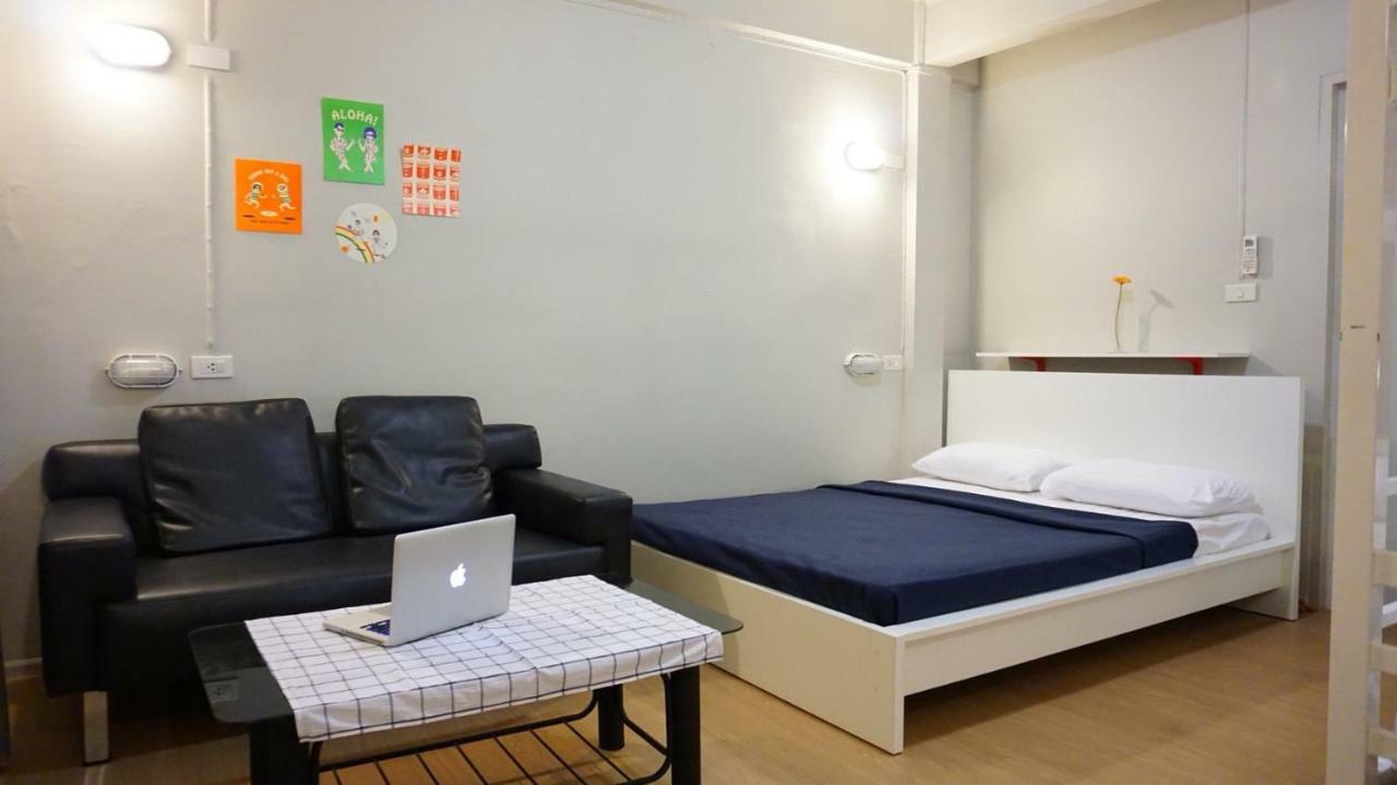 Need Sleep Hostel Bangkok Esterno foto