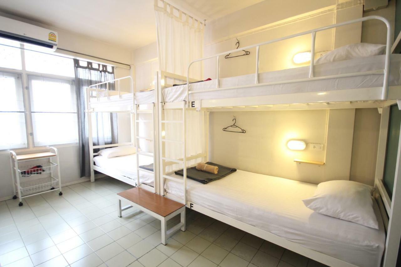 Need Sleep Hostel Bangkok Esterno foto