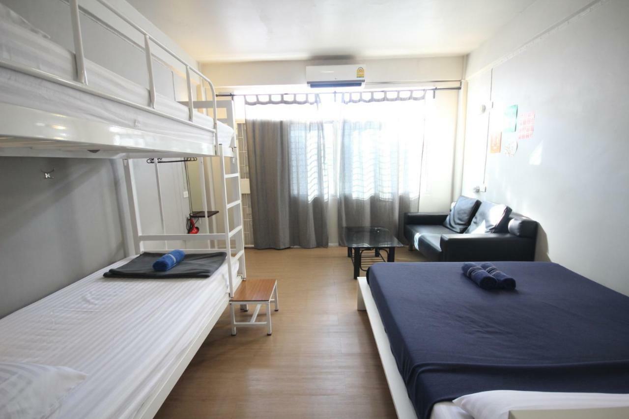 Need Sleep Hostel Bangkok Esterno foto