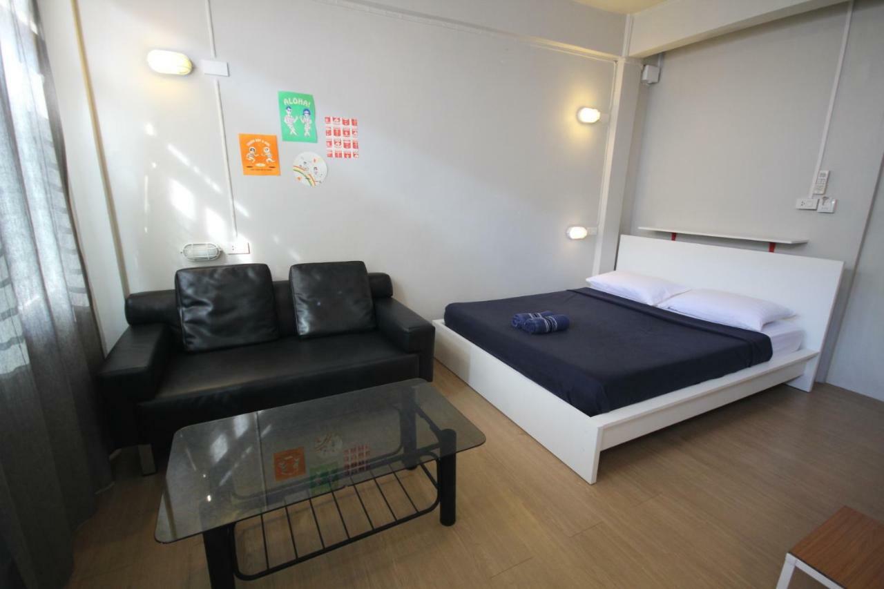 Need Sleep Hostel Bangkok Esterno foto
