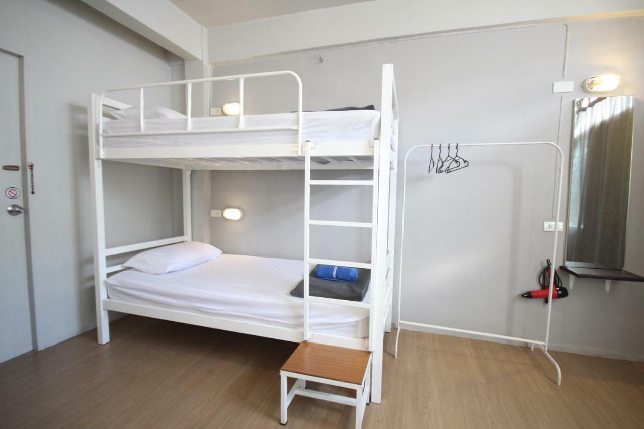 Need Sleep Hostel Bangkok Esterno foto