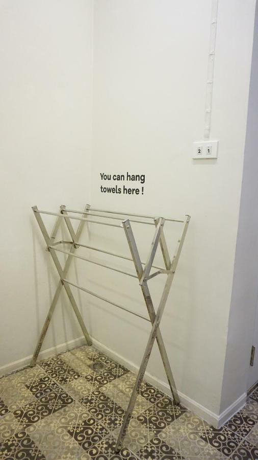 Need Sleep Hostel Bangkok Esterno foto