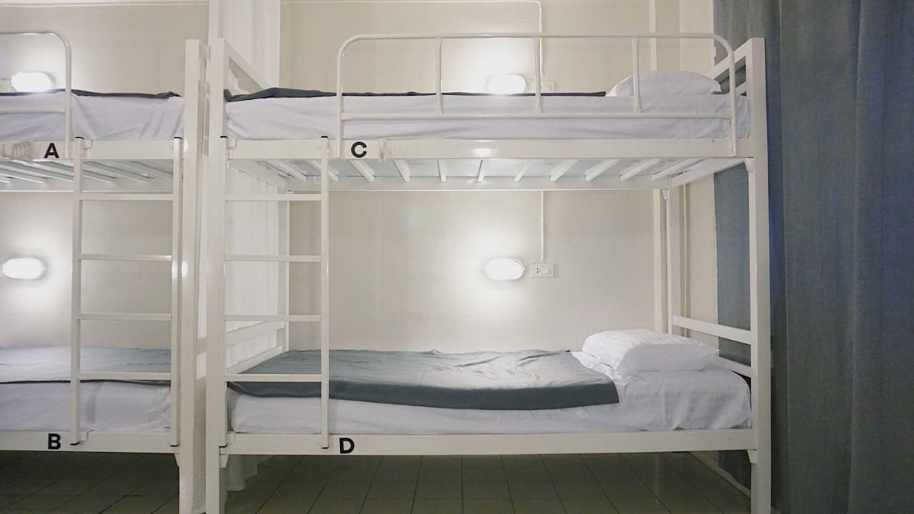Need Sleep Hostel Bangkok Esterno foto