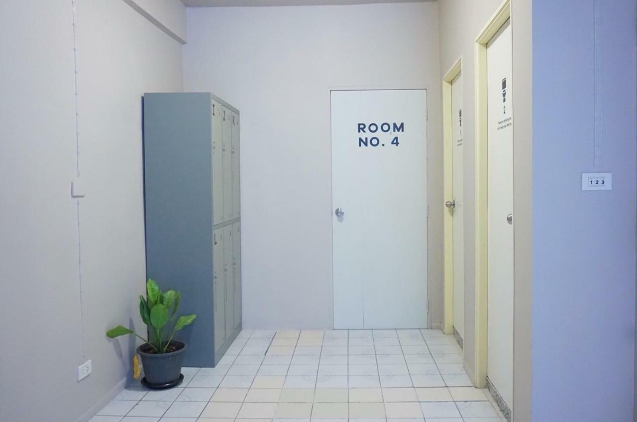 Need Sleep Hostel Bangkok Esterno foto
