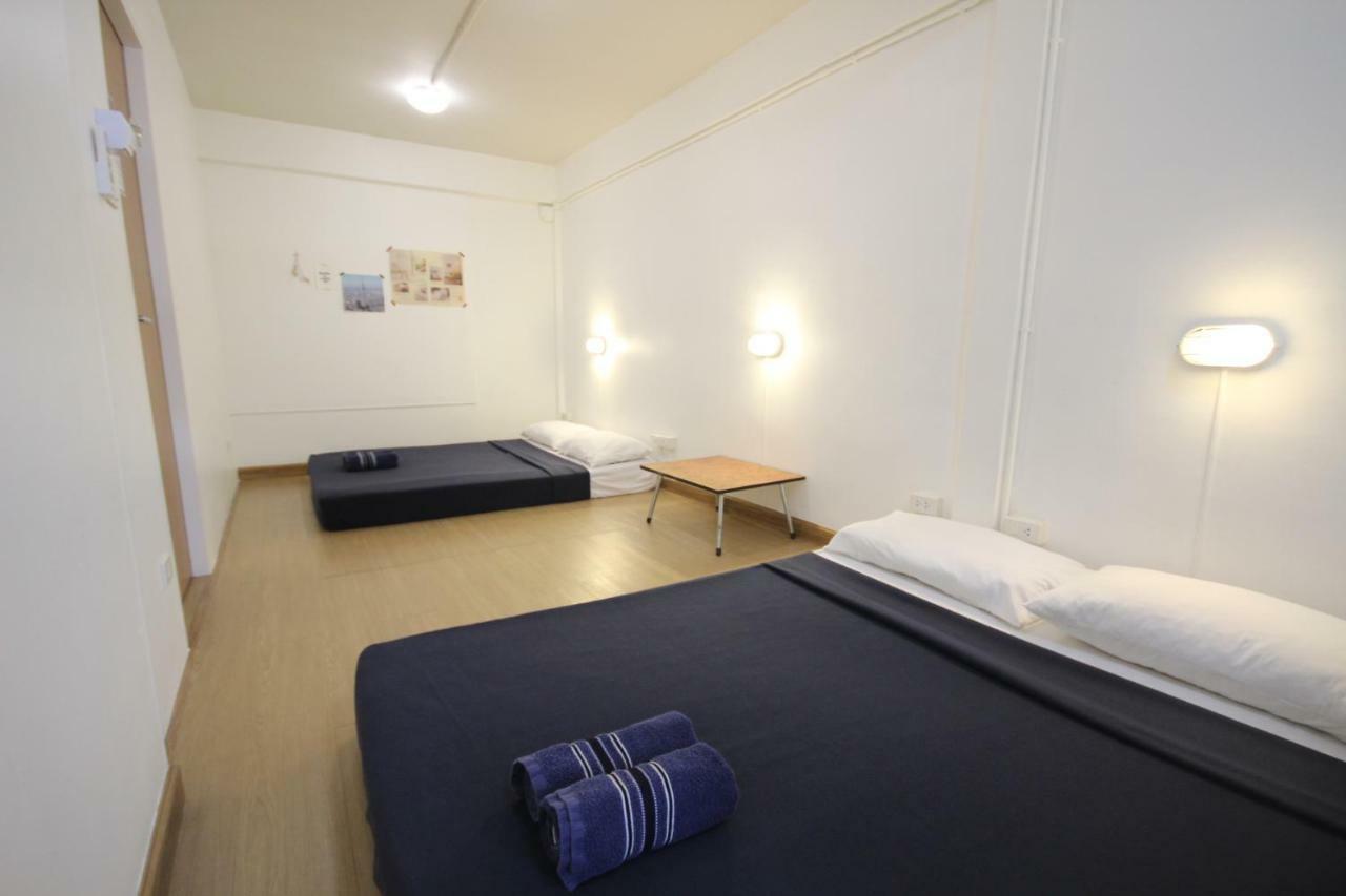 Need Sleep Hostel Bangkok Esterno foto